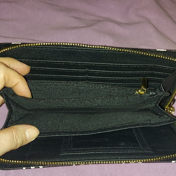 Betsey Johnson Black Wallet with White/Bone Skull Print and Gold Accents - Picture 5 of 7